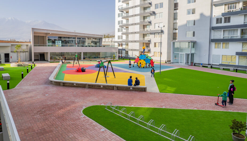 Condominio A: Tu Nuevo Hogar en José Luis Bustamante y Rivero con Espacios Amplios y Áreas Verdes